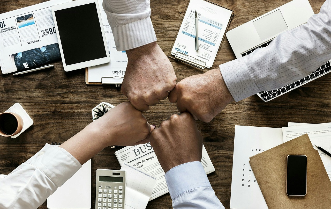 Click Image to Launch Interactive Presentation on Types of Business Competitions Game